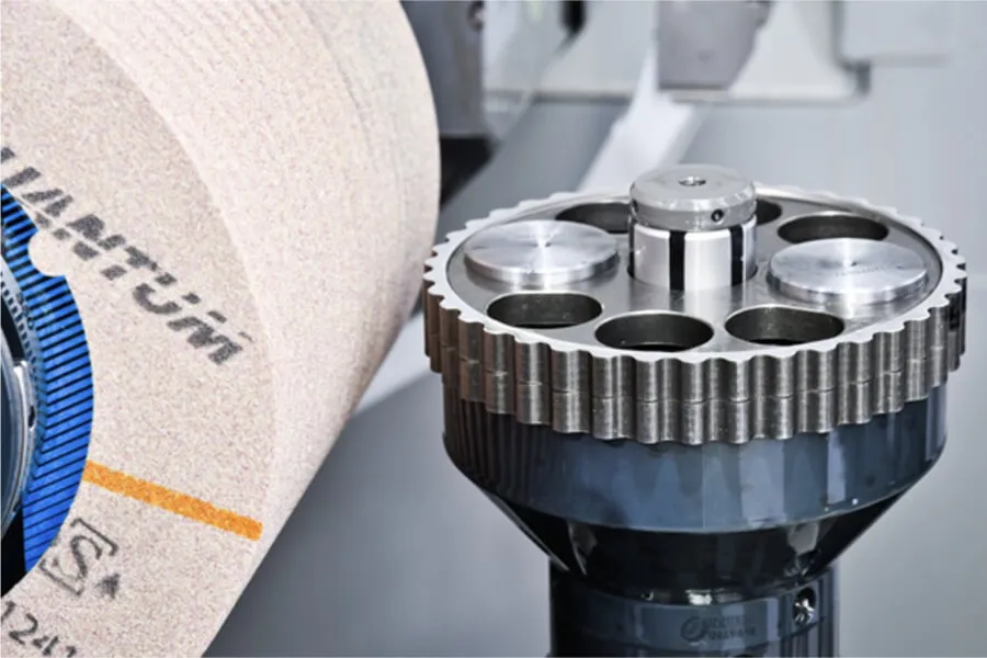 引进利勃海尔 LGG700 对传仕制造精密齿轮箱的意义
